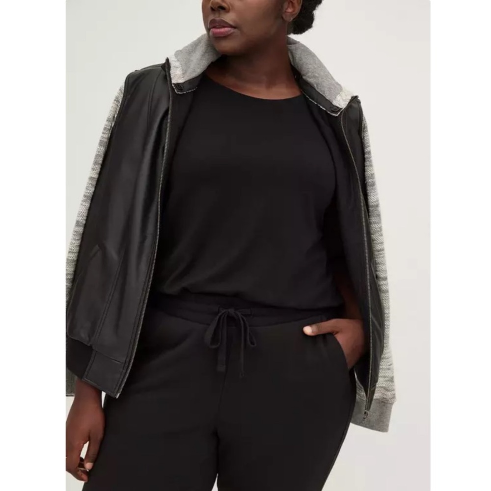 TORRID NWT Pull-On Flare Ultra Soft Fleece Mid-Rise Pant - Picture 4 of 6
